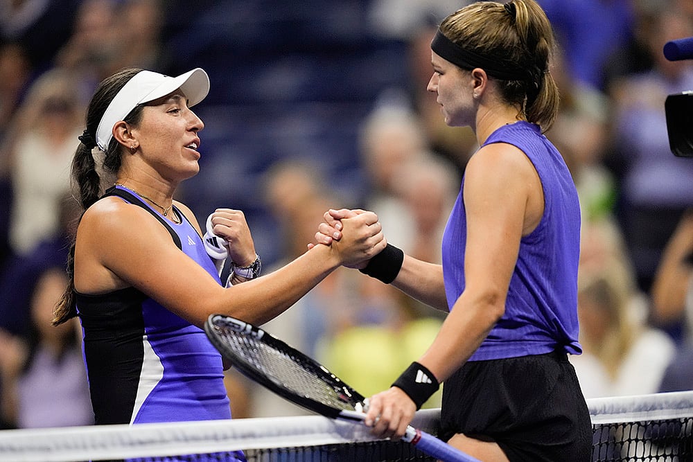 | Photo: AP/Julia Nikhinson : US Open Tennis Semifinal 2024: Jessica Pegula, of the United States, shakes hands with Karolina Muchova, of the Czech Republic